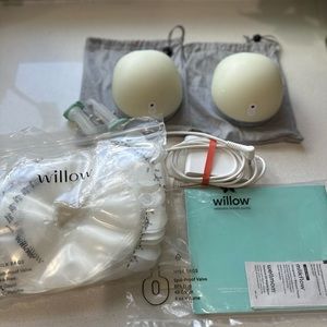 Willow 2.0 pump, collection bags, phalanges, flextubes, and charger!